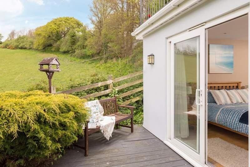 Cosy Beachfront Retreat With Stunning Sea Views & Free Access To A Local Indoor Pool Talland Exteriér fotografie
