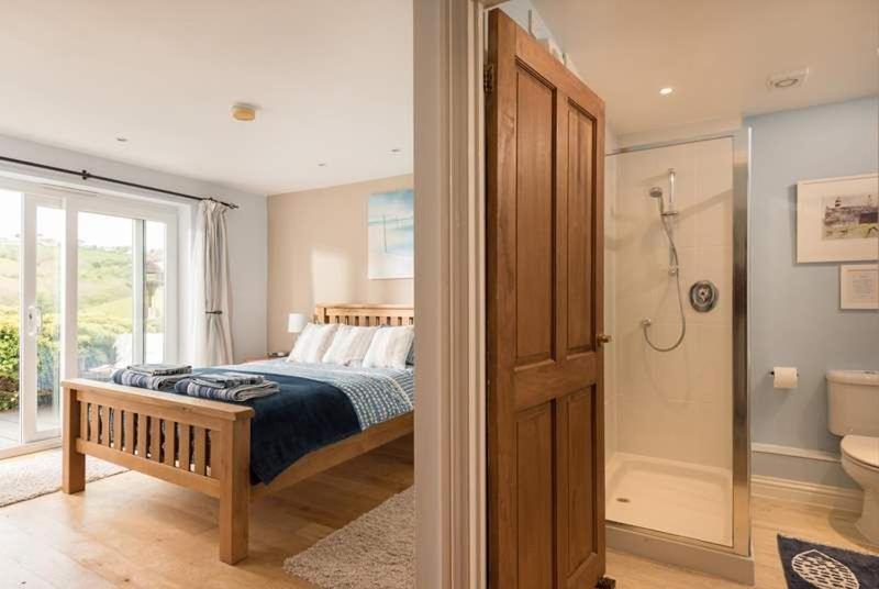 Cosy Beachfront Retreat With Stunning Sea Views & Free Access To A Local Indoor Pool Talland Exteriér fotografie