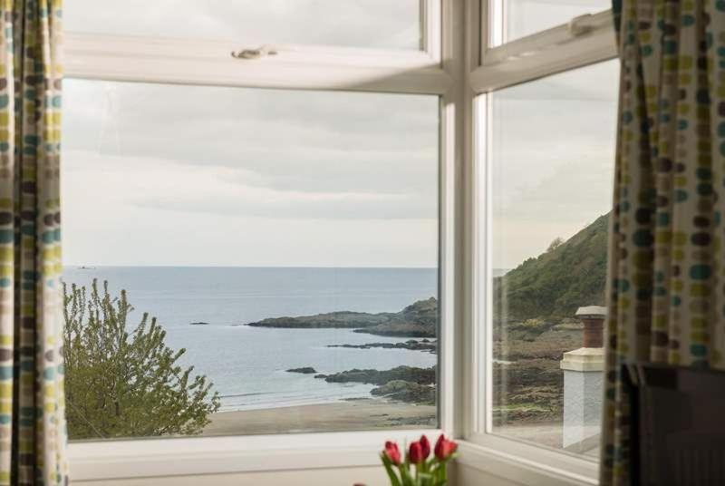 Cosy Beachfront Retreat With Stunning Sea Views & Free Access To A Local Indoor Pool Talland Exteriér fotografie