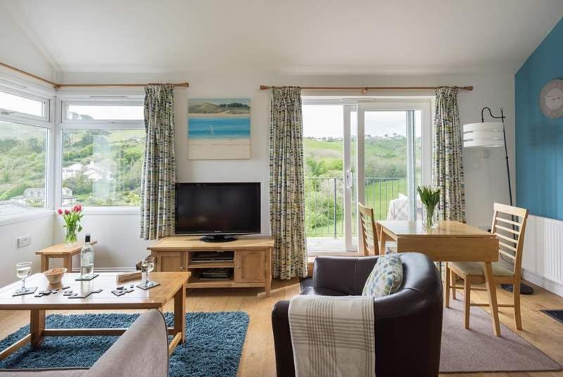 Cosy Beachfront Retreat With Stunning Sea Views & Free Access To A Local Indoor Pool Talland Exteriér fotografie