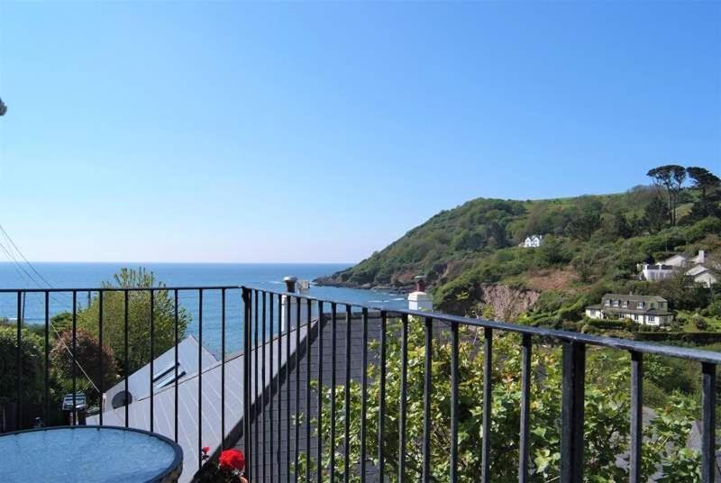 Cosy Beachfront Retreat With Stunning Sea Views & Free Access To A Local Indoor Pool Talland Exteriér fotografie