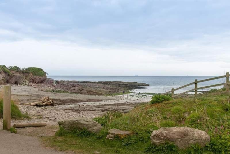 Cosy Beachfront Retreat With Stunning Sea Views & Free Access To A Local Indoor Pool Talland Exteriér fotografie